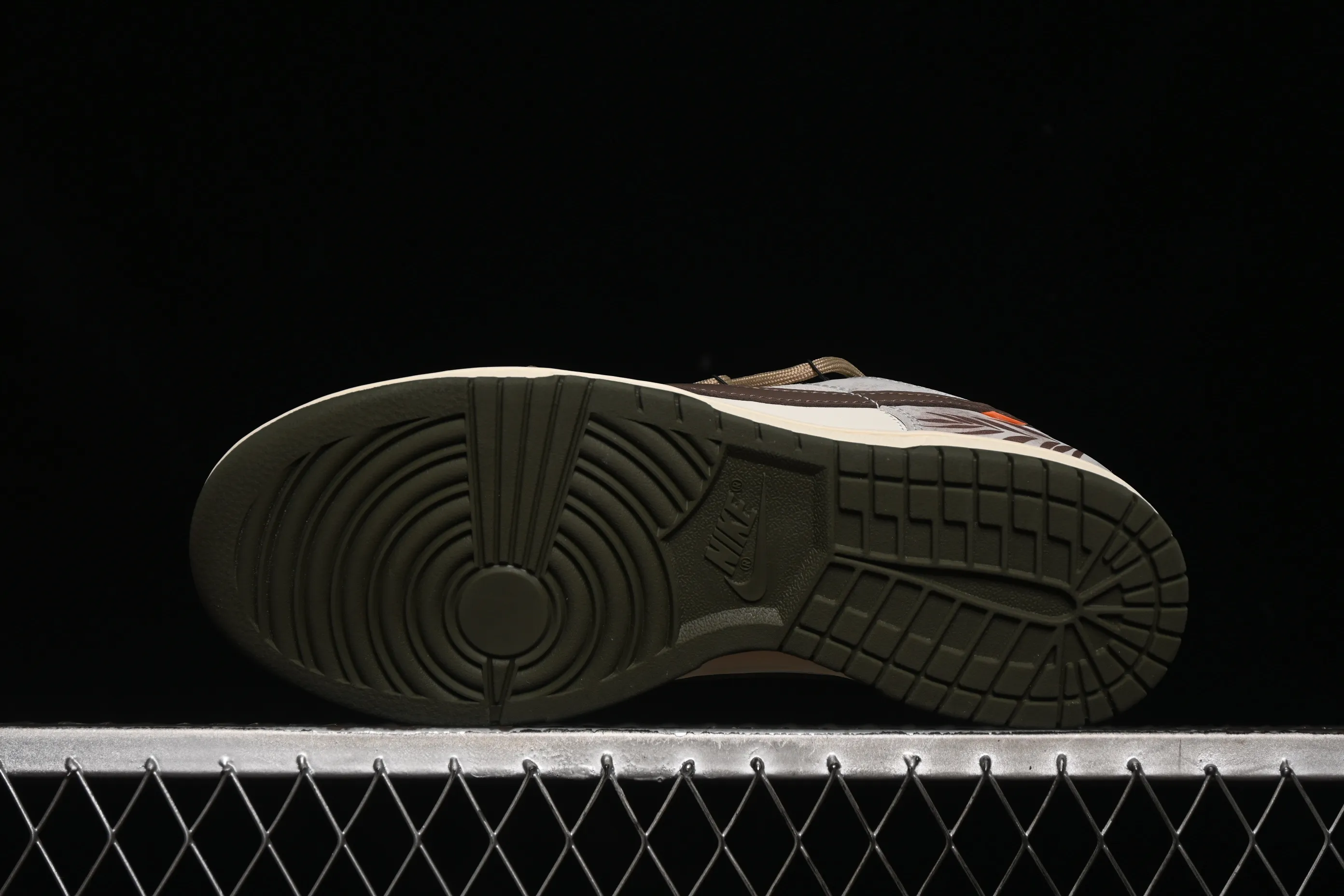 All categories Nk SB Dunk Series Nk SB Dunk Low High-end customized low-top sneakers Nike SB Dunk Low straps Anniversary high-end customized low-top casual sneakers HF5441-102